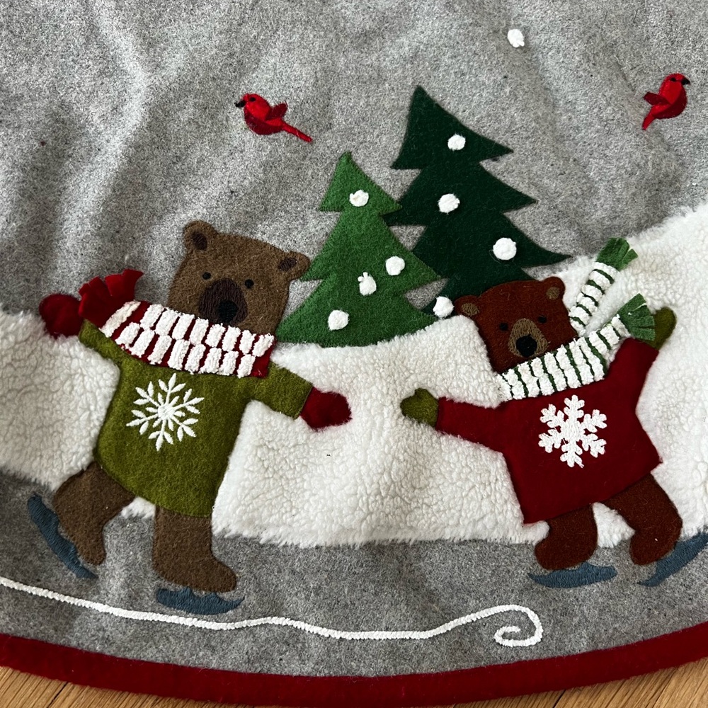 Crate & Barrel skating bears tree š² skirt - Picture 3 of 6